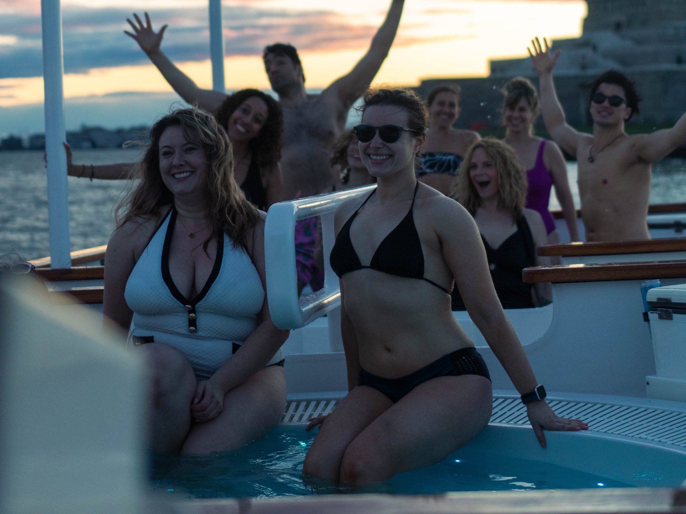 2 groups in hot tubs on NYC hot tub boat